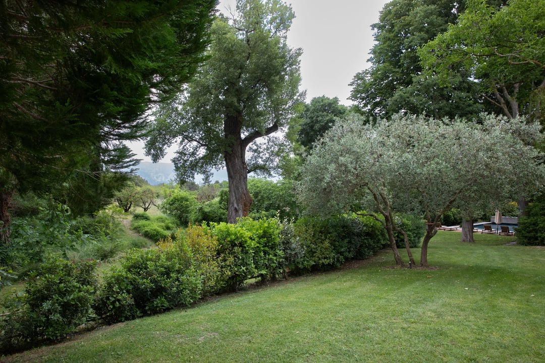 27 - Mas des Sources: Villa: Exterior