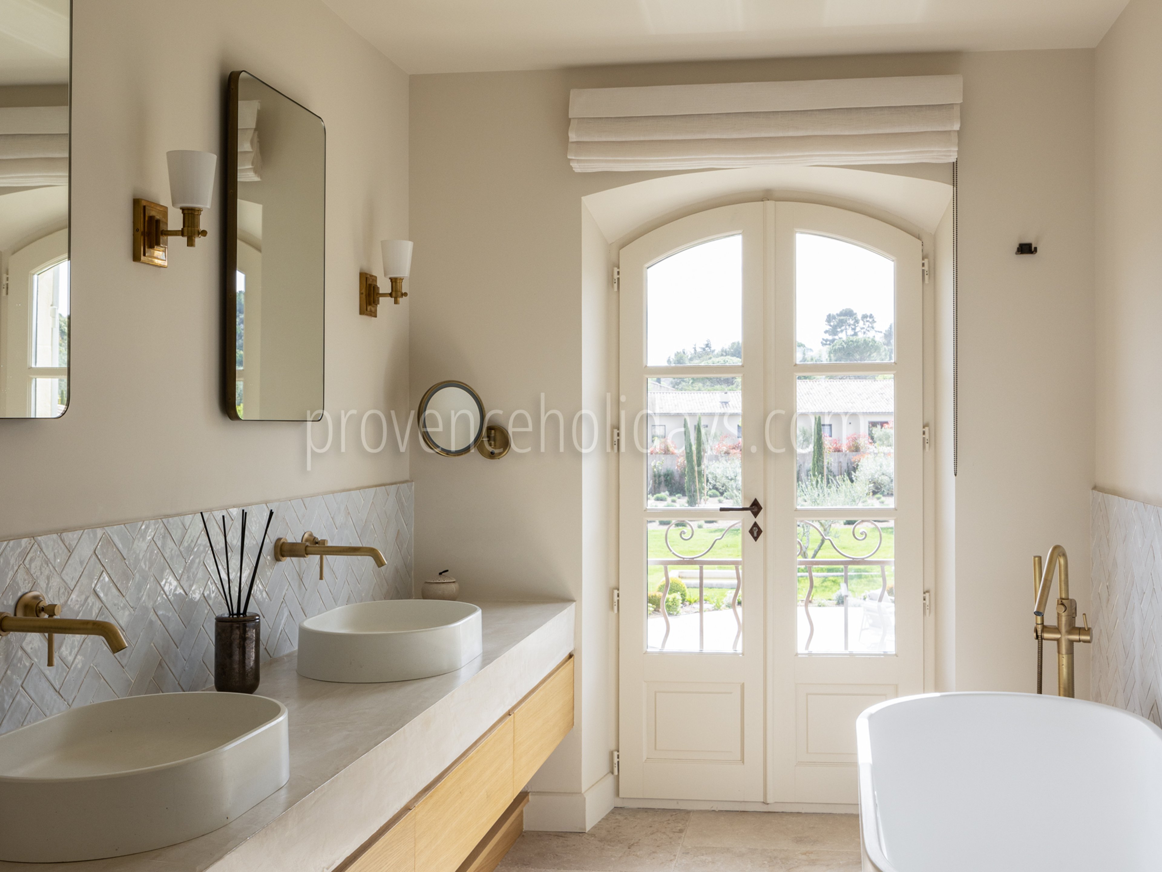 43 - Mas Chabaud: Villa: Bathroom