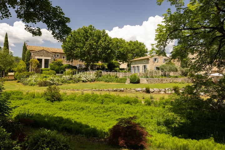 Superbe Bastide de charme avec piscine chauffée dans le Luberon