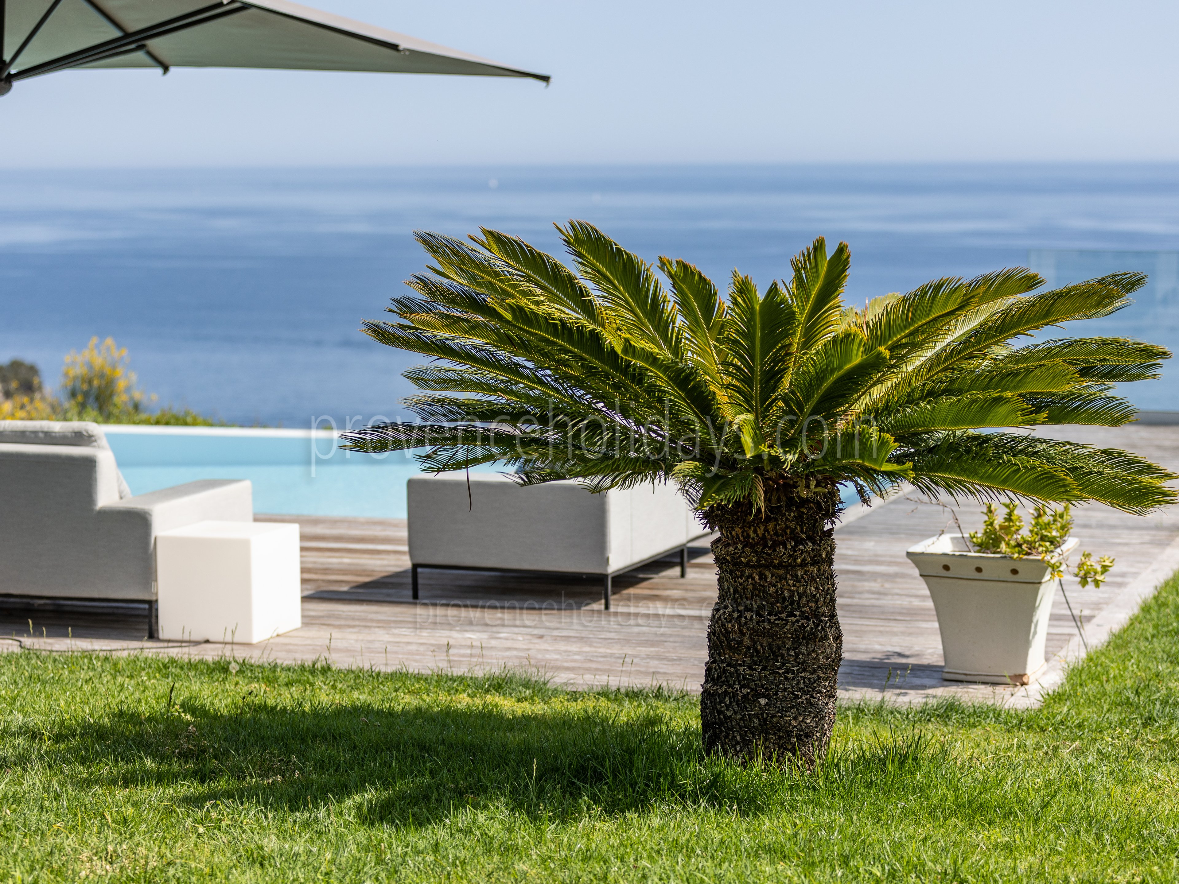 16 - Villa Toulon: Villa: Exterior