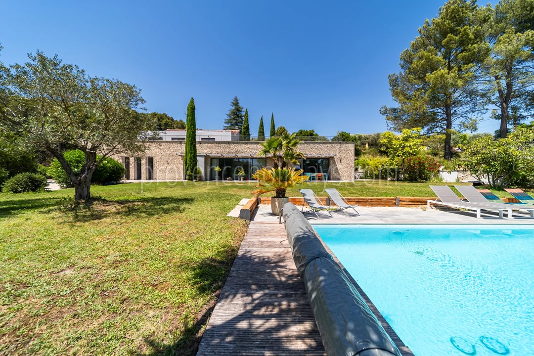 15 - Villa with pool in Pernes-les-Fontaines: Villa: Exterior