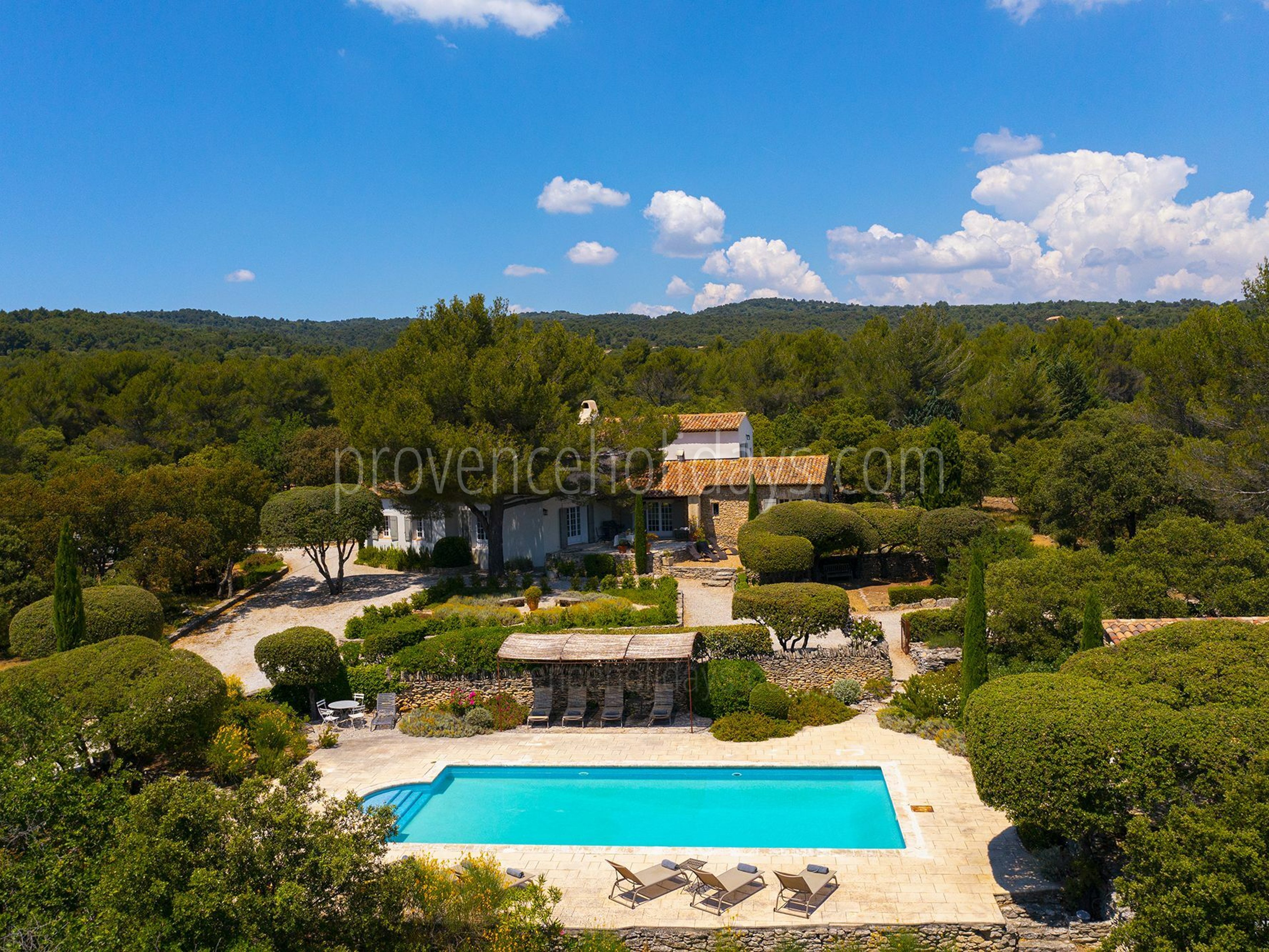 6 - Mas de Gordes: Villa: Exterior
