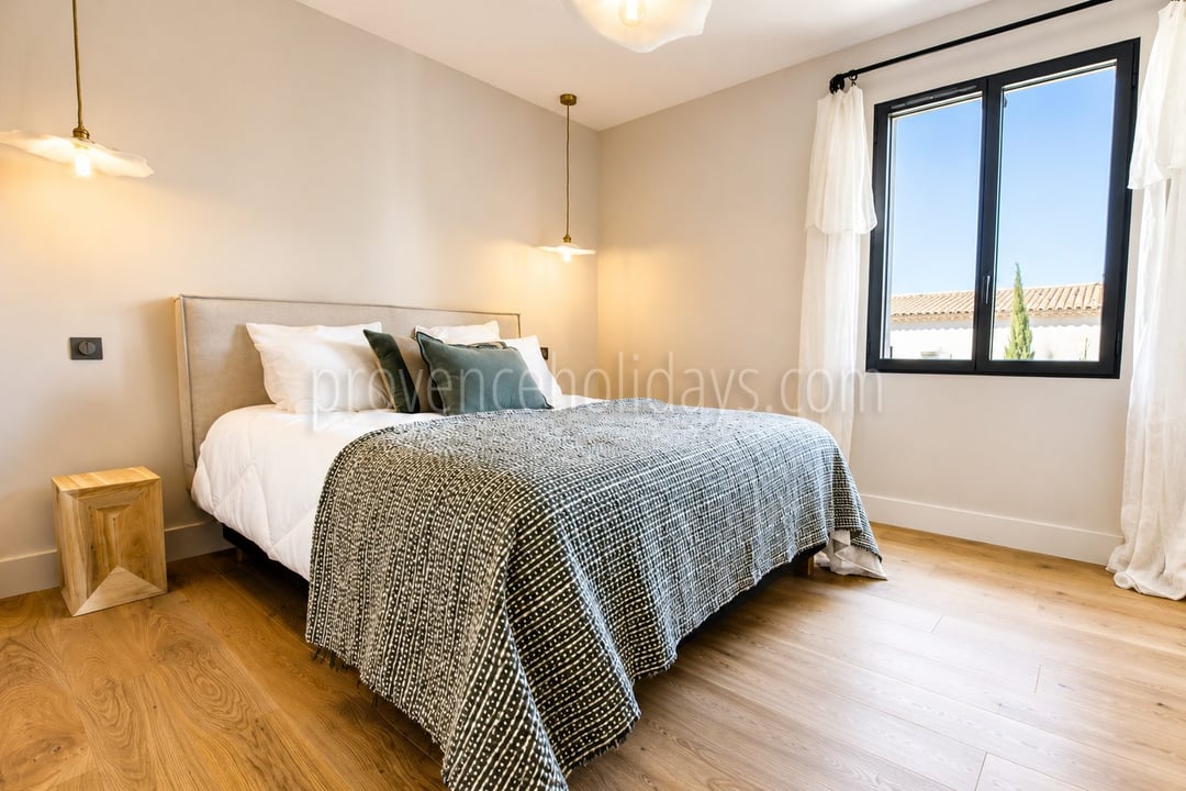 15 - Villa within walking distance of Maussane-les-Alpilles: Villa: Bedroom