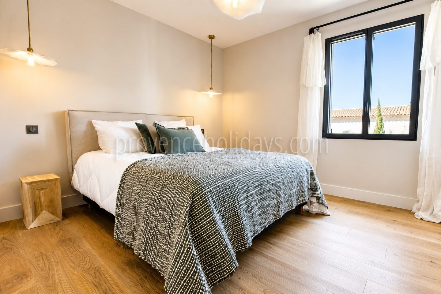 15 - Villa within walking distance of Maussane-les-Alpilles: Villa: Bedroom
