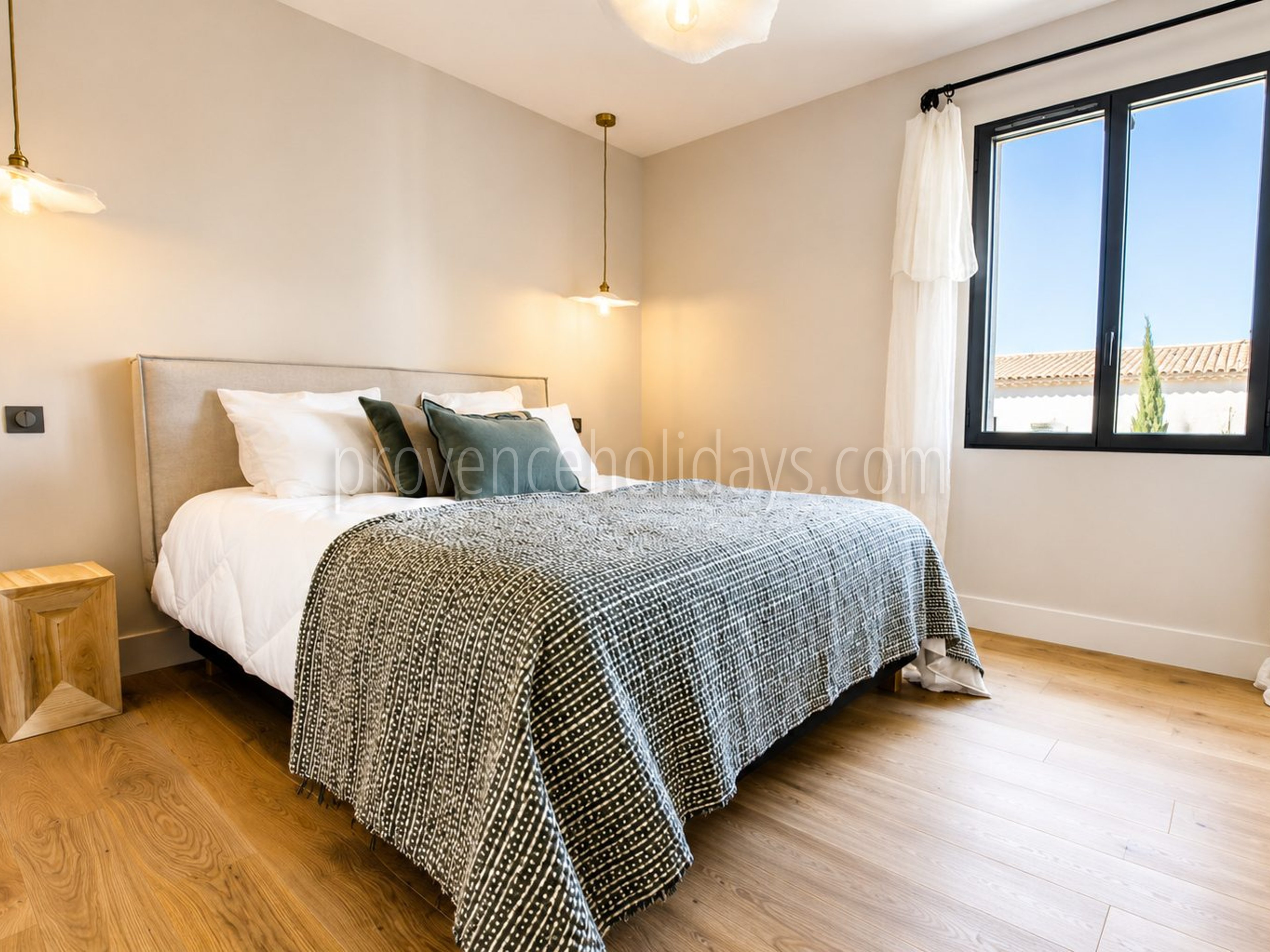 15 - Villa within walking distance of Maussane-les-Alpilles: Villa: Bedroom