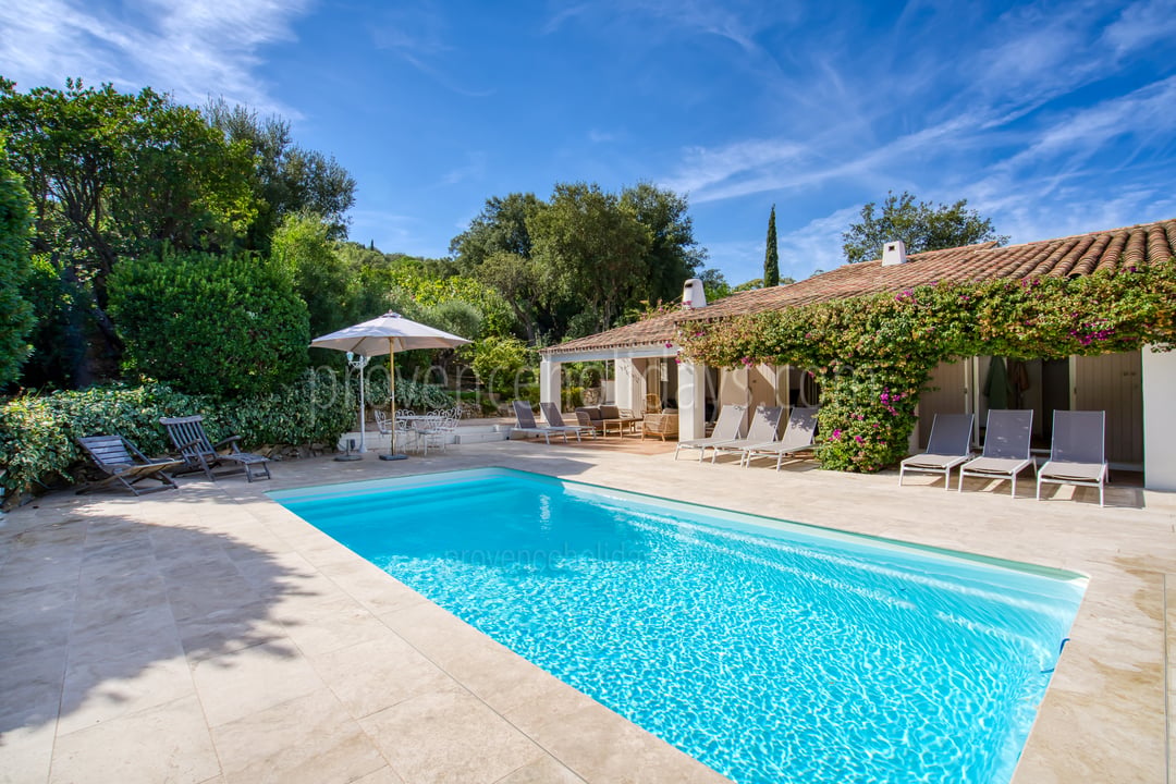 Einstöckige Villa mit Schwimmbad nur wenige Minuten vom Strand entfernt. 4 - Villa Arancia: Villa: Pool