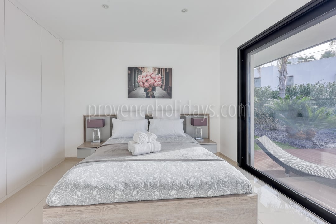 9 - Villa Sea Pearl: Villa: Bedroom