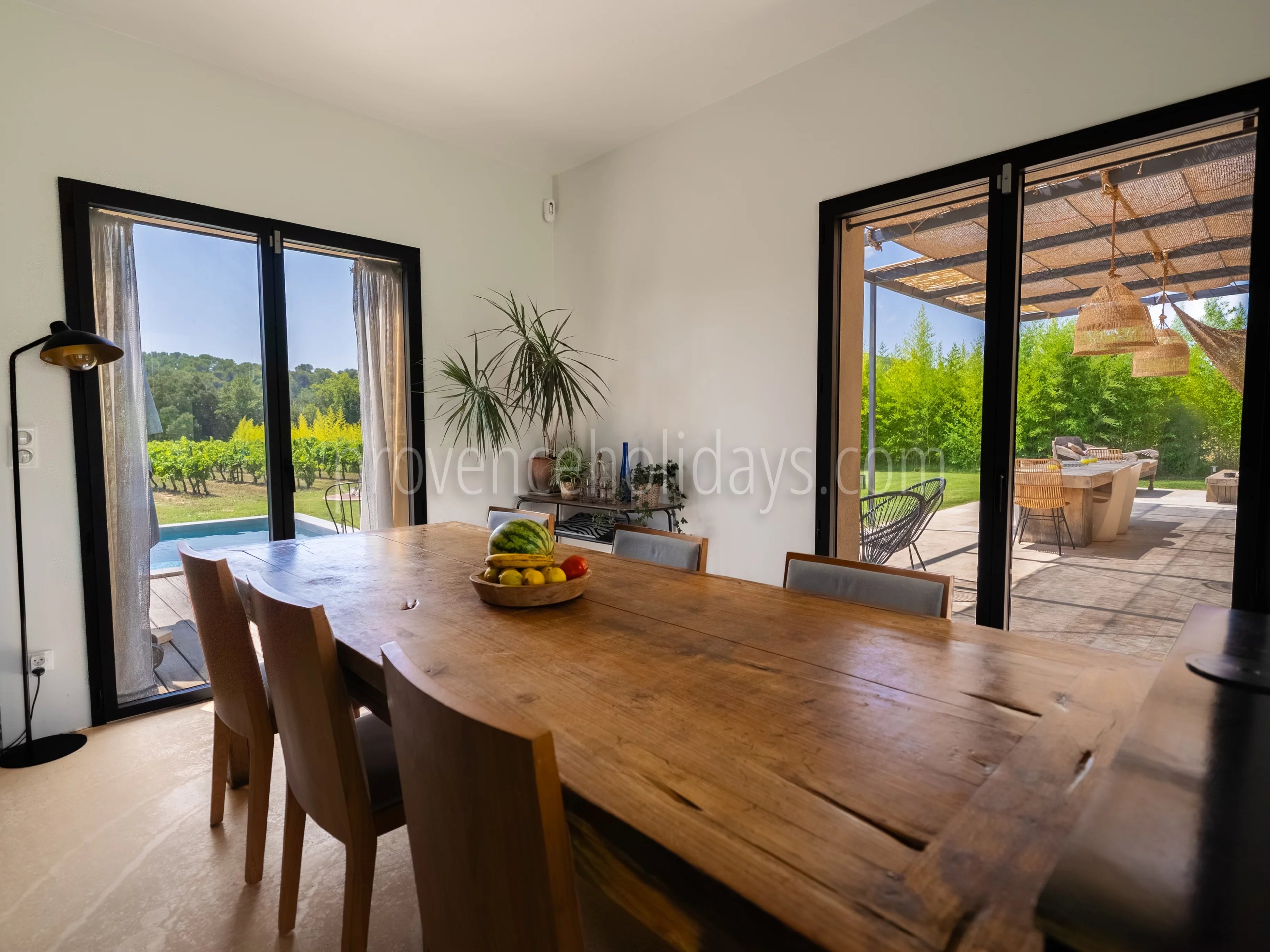10 - FOR SALE – Charming property with a pool in Vaugines, near Lourmarin – panoramic view of the Luberon.: Villa: Interior