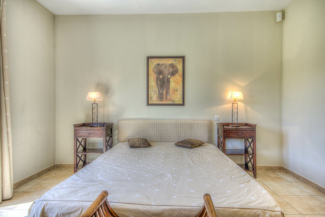 20 - Chez Alare: Villa: Bedroom