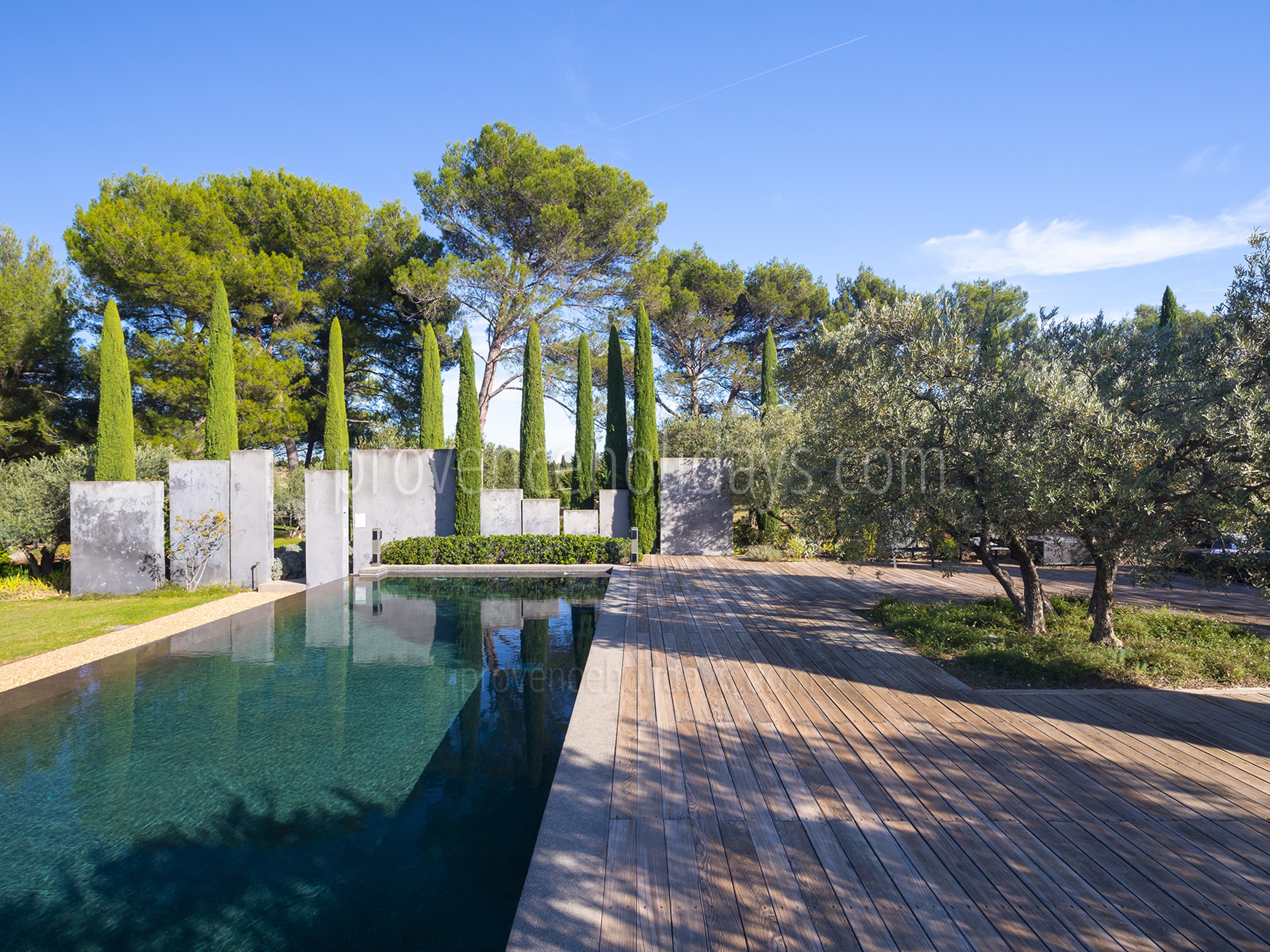 42 - Mas des Alpilles: Villa: Exterior