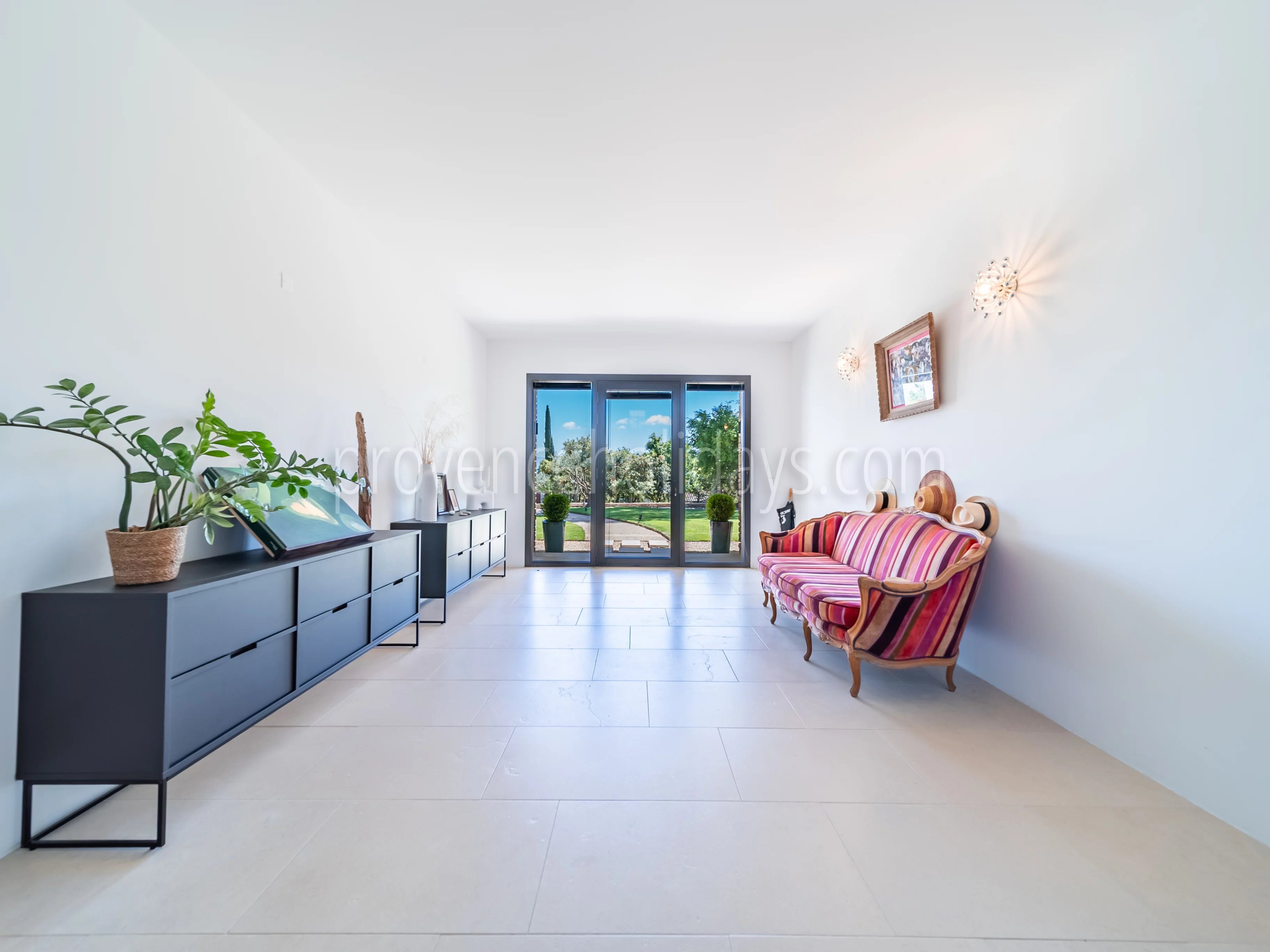 10 - Villa with pool in Gordes: Villa: Interior