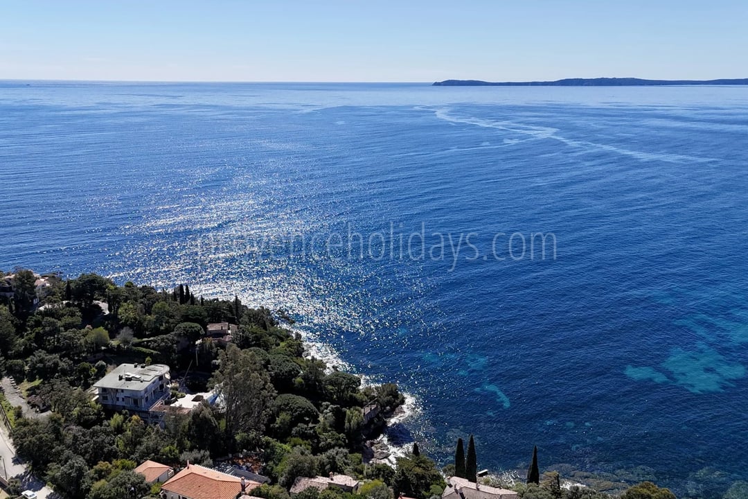 2 - Woning uit de jaren 70 in Rayol-Canadel-sur-Mer: Villa: Exterior