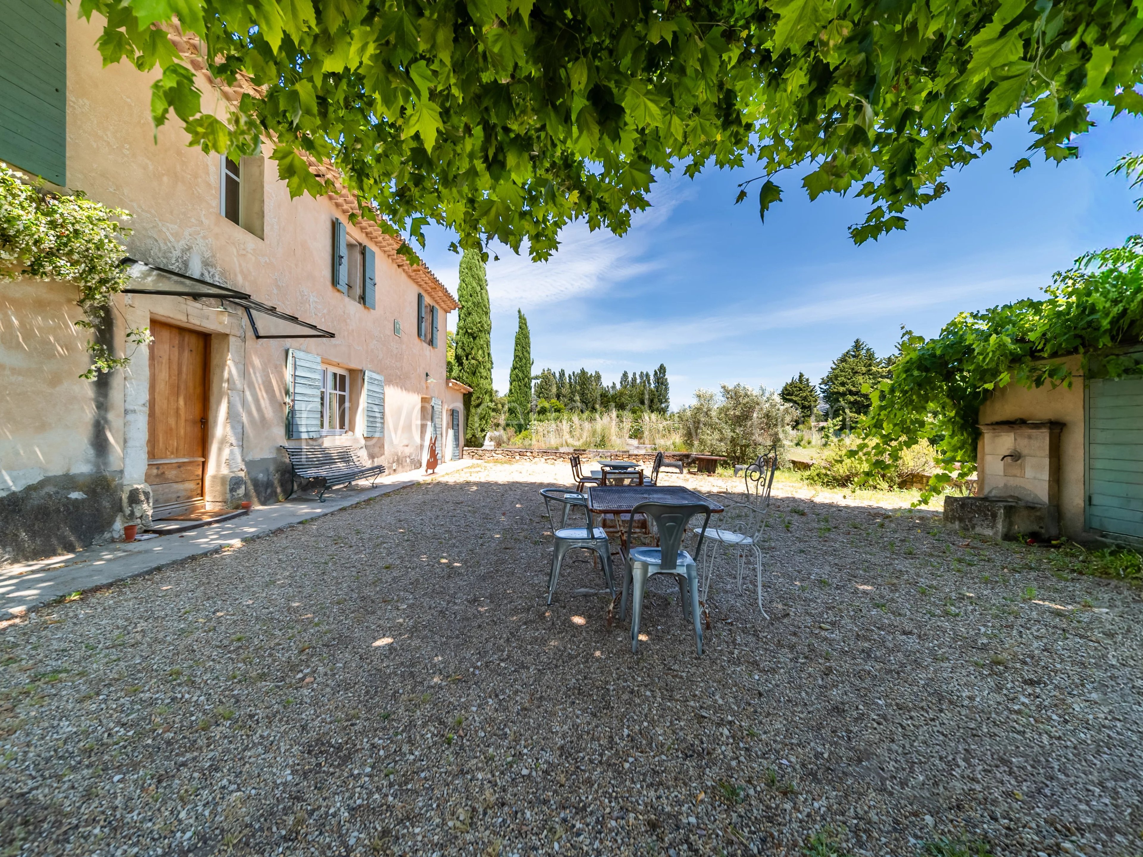 Characterful mas in Cavaillon - 12
