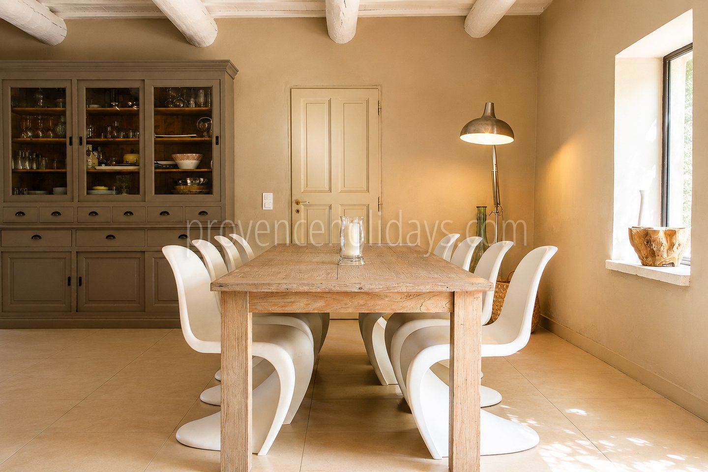 26 - Farmhouse with views of the Luberon: Villa: Interior