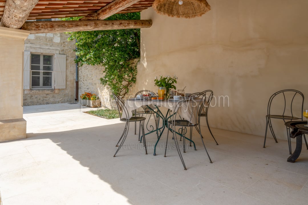 56 - L\'art de vivre: Villa: Exterior