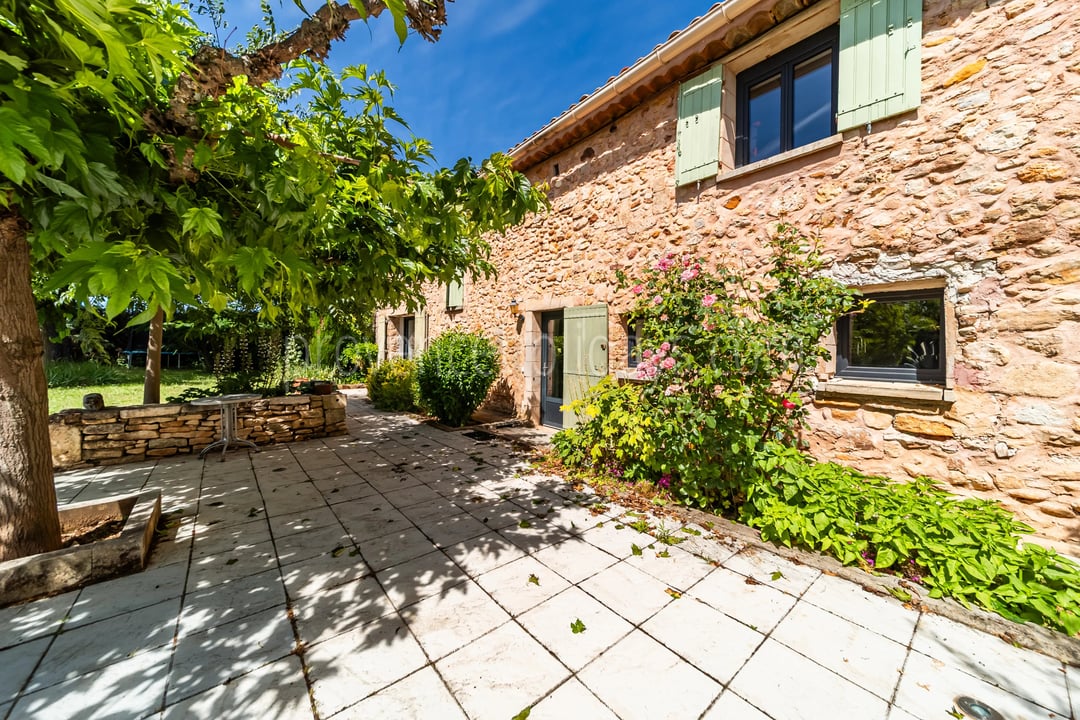 21 - Characterful mas in Bonnieux: Villa: Exterior