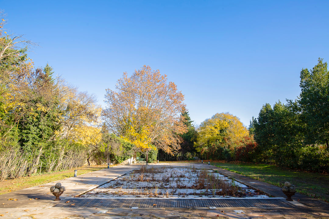 Mas provençal with private tennis court near St-Rémy-de-Provence - Exterior
