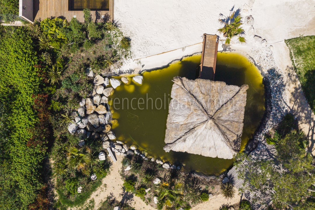 25 - Les Jardins des Alpilles: Villa: Exterior