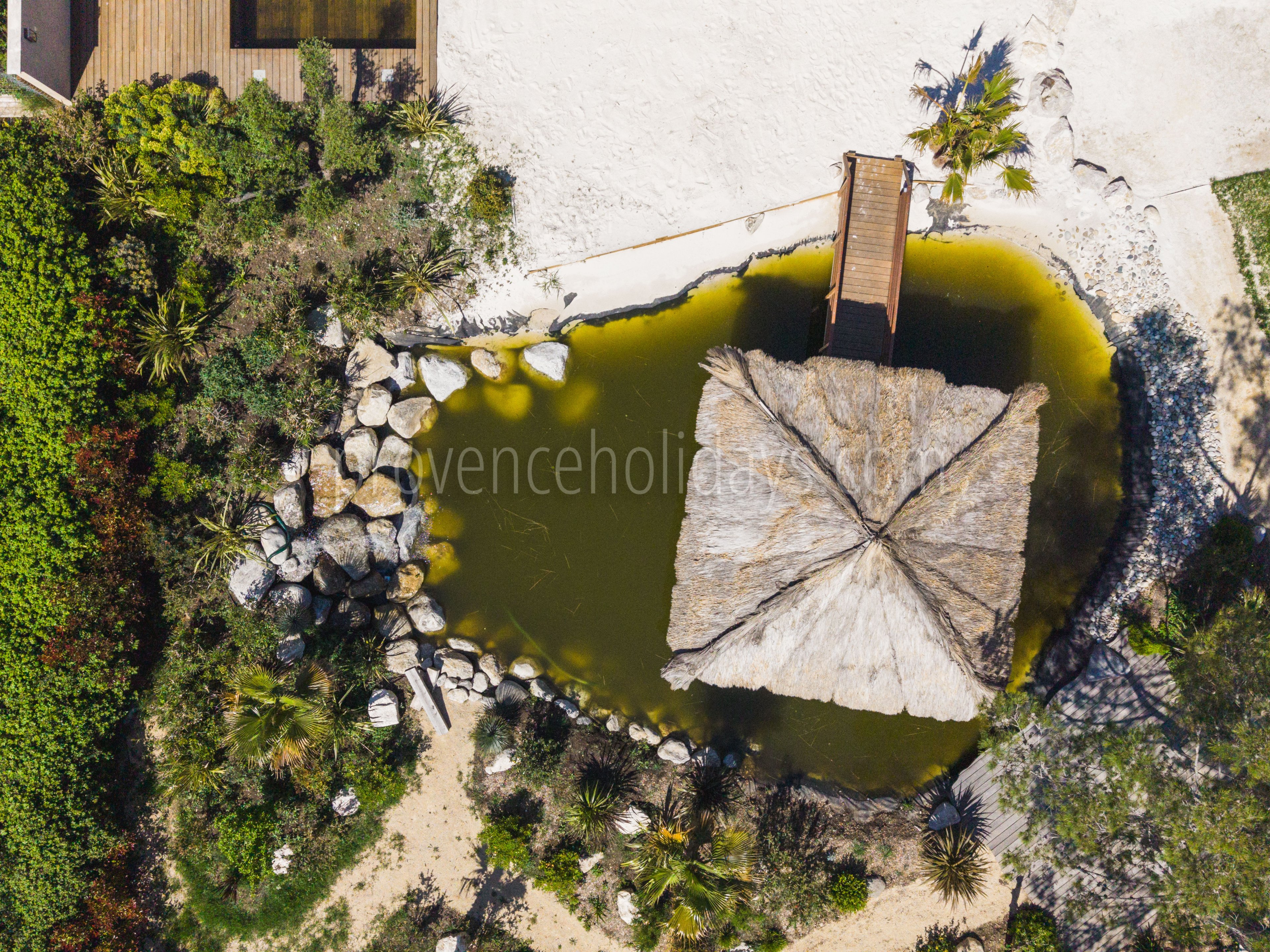 25 - Les Jardins des Alpilles: Villa: Exterior