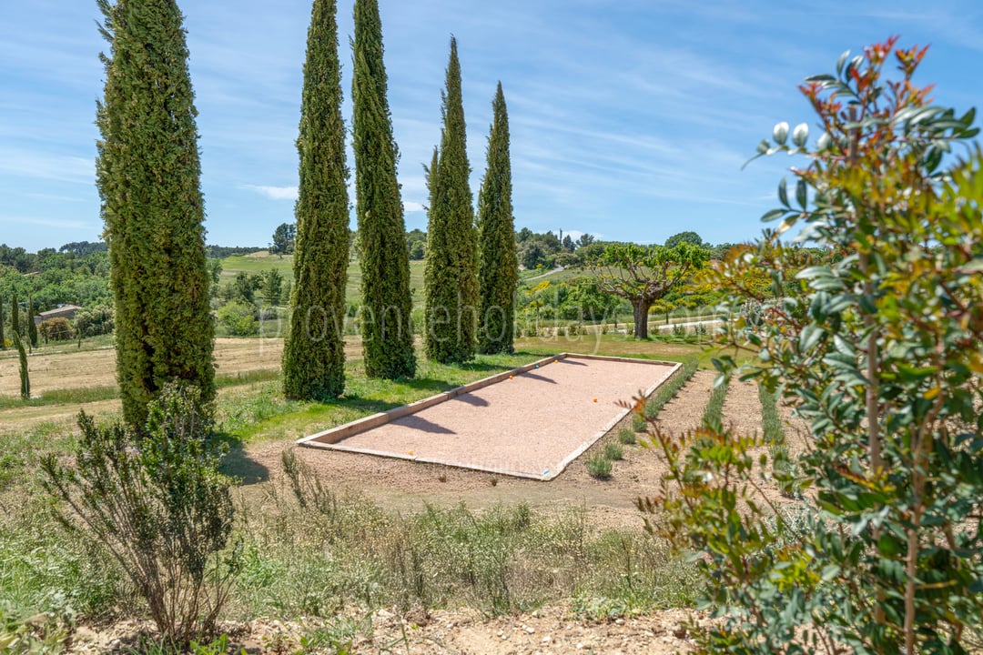 27 - Eden-en-Provence: Villa: Exterior