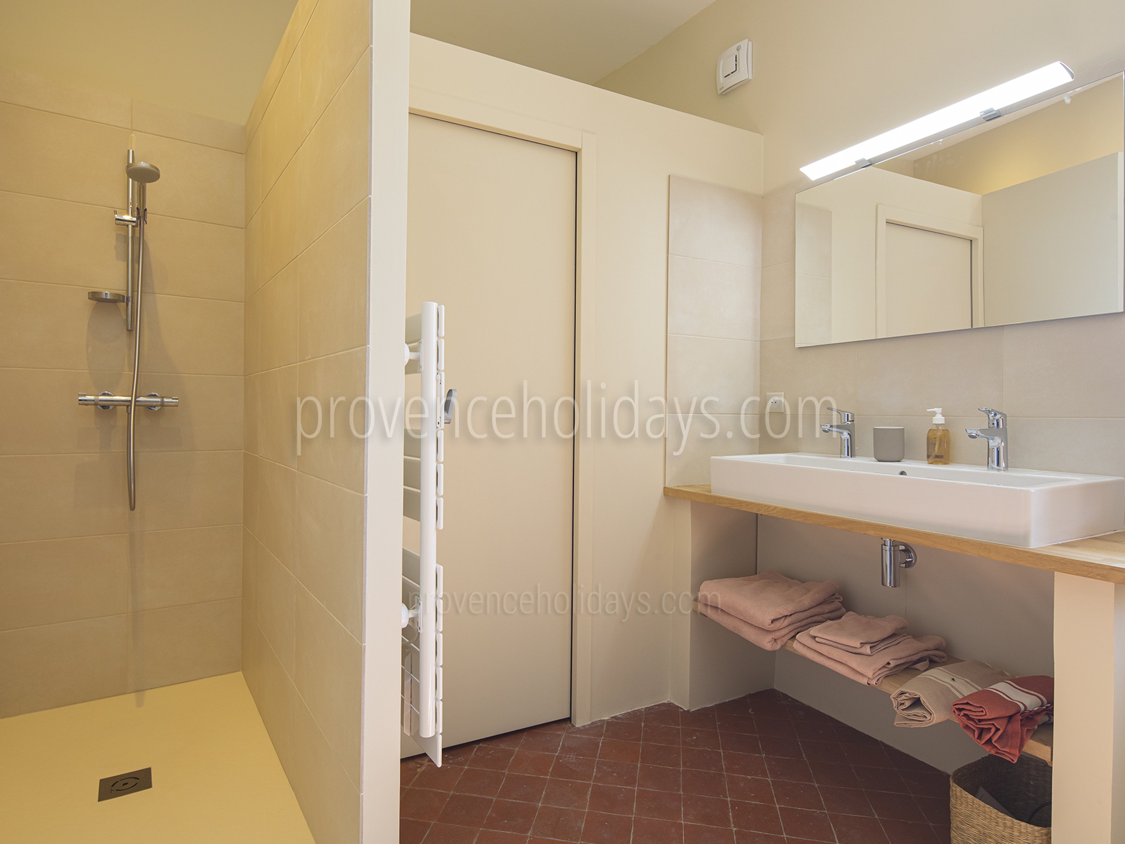 31 - Mas des Remparts: Villa: Bathroom