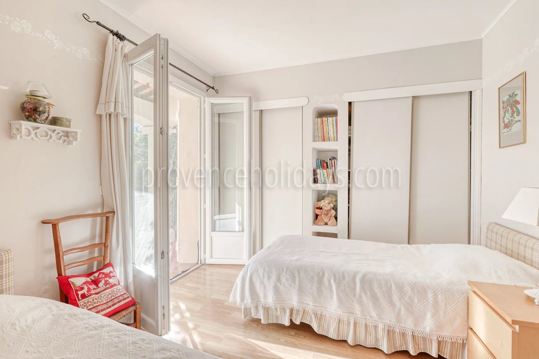 17 - Villa avec maison d’invités à Grimaud: Villa: Bedroom