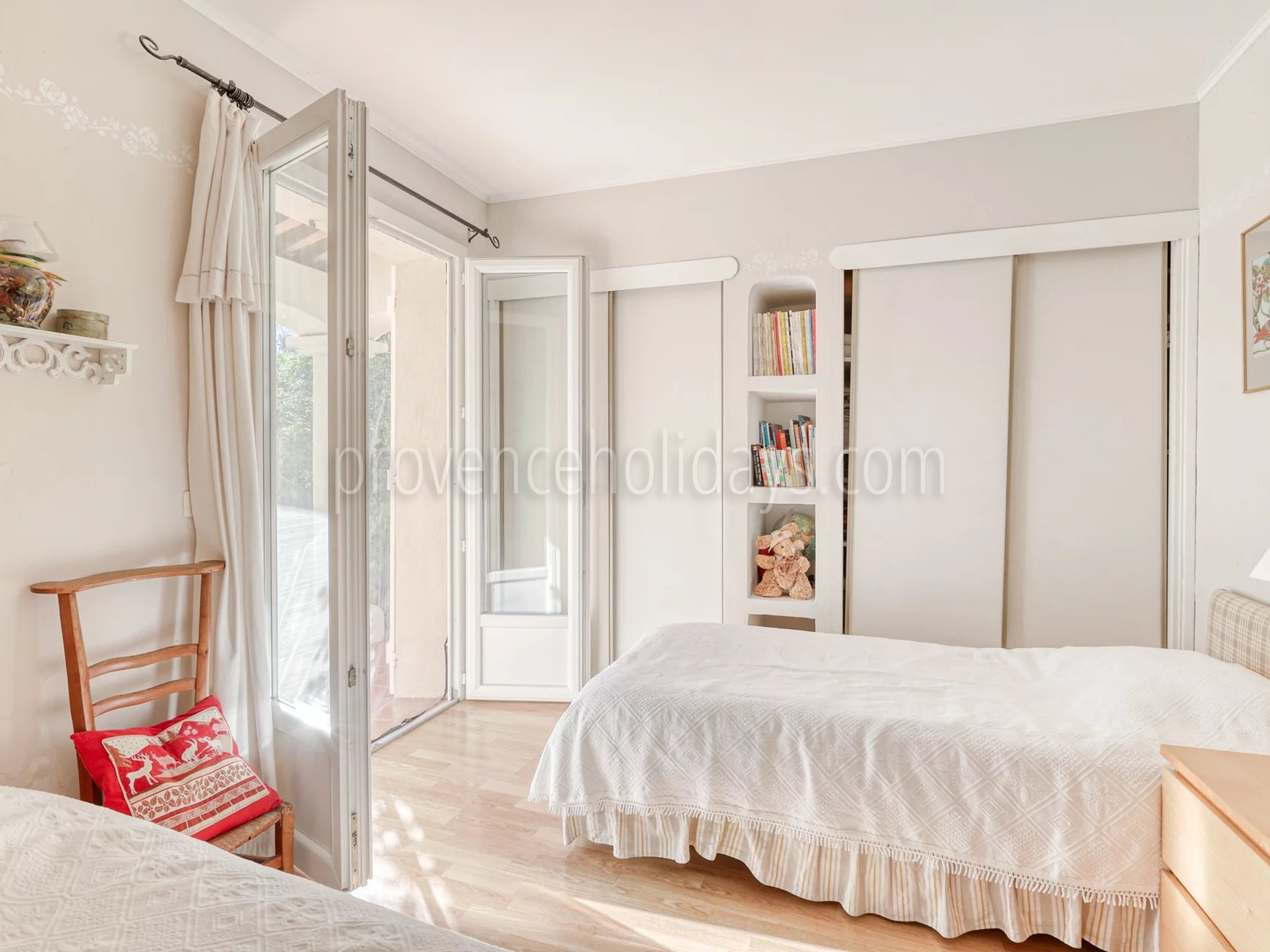 17 - Villa avec maison d’invités à Grimaud: Villa: Bedroom