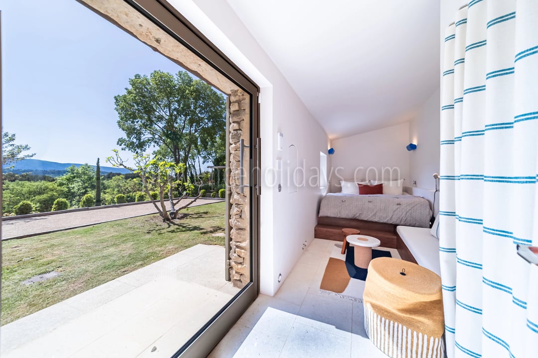 20 - Stone Property in Ménerbes: Villa: Exterior
