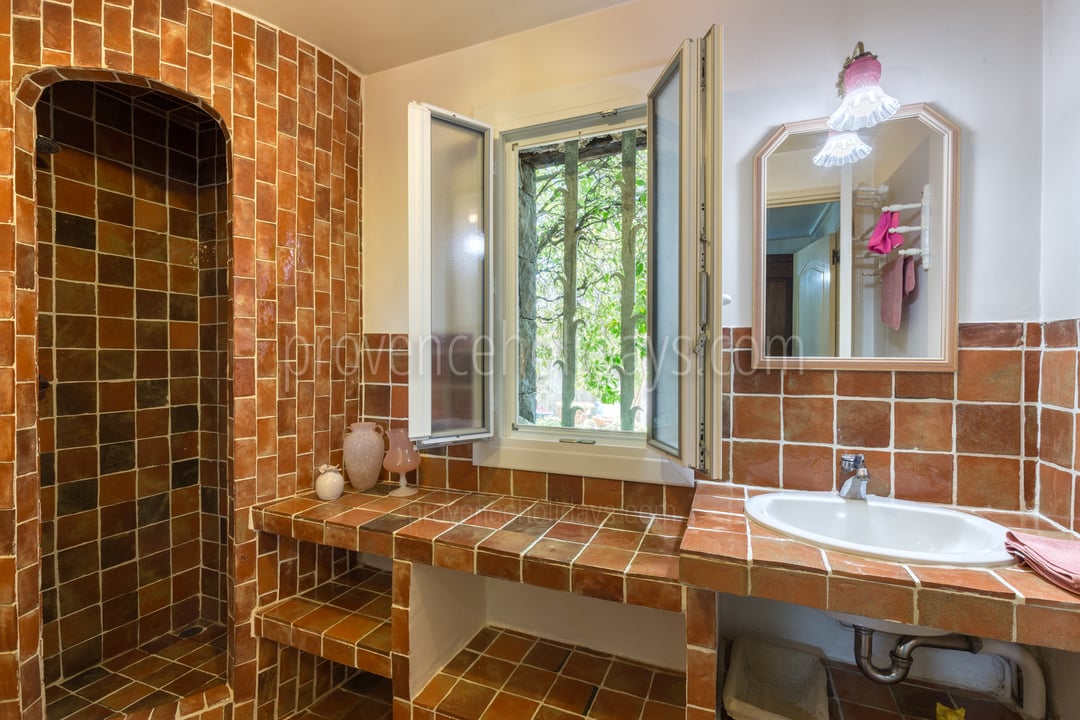 17 - Mas Pietra: Villa: Bathroom