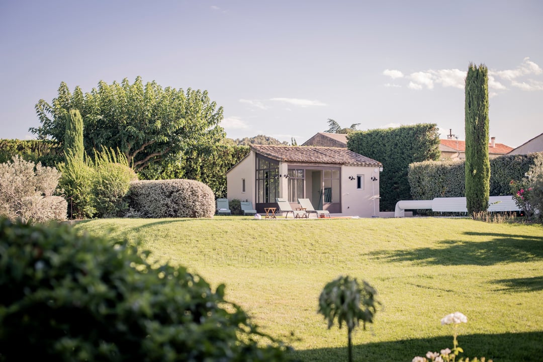 11 - Mas Marius: Villa: Exterior