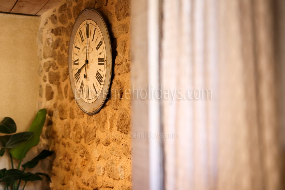 20 - Mas de Beaumes: Villa: Interior