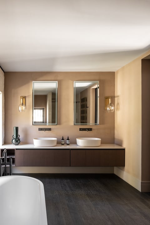 8 - Mas des Collines: Villa: Bathroom