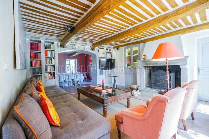 10 - Mas Saint-Andiol: Villa: Interior