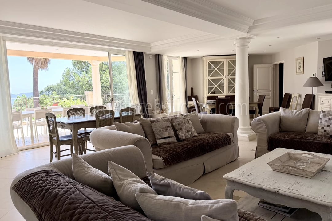 11 - Villa mit Kamin in Cavalaire-sur-Mer: Villa: Interior