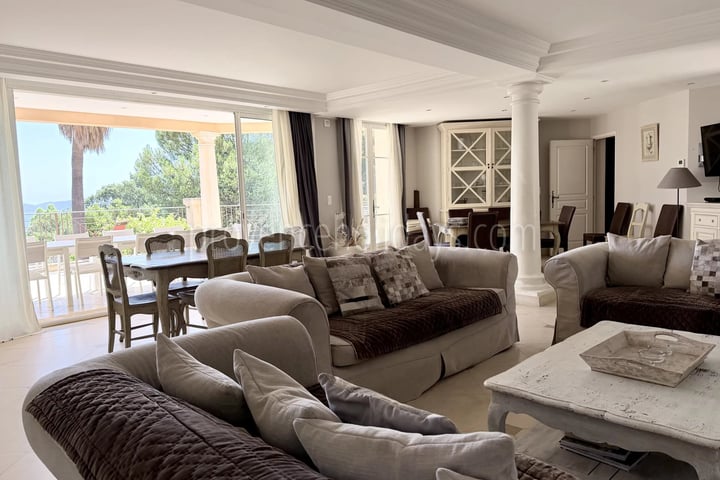 11 - Villa mit Kamin in Cavalaire-sur-Mer: Villa: Interior