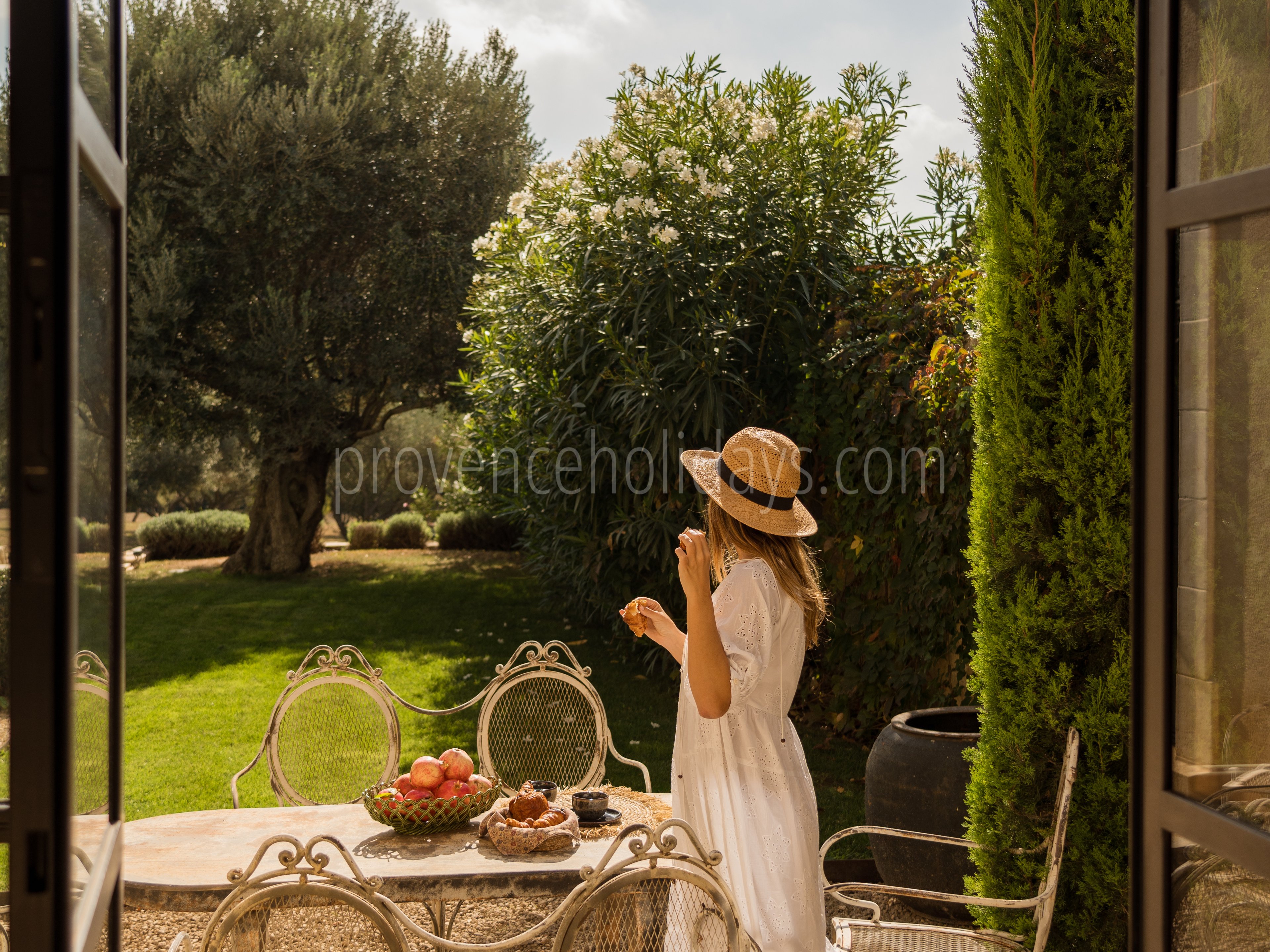 7 - La Bastide de Maussane: Villa: Exterior