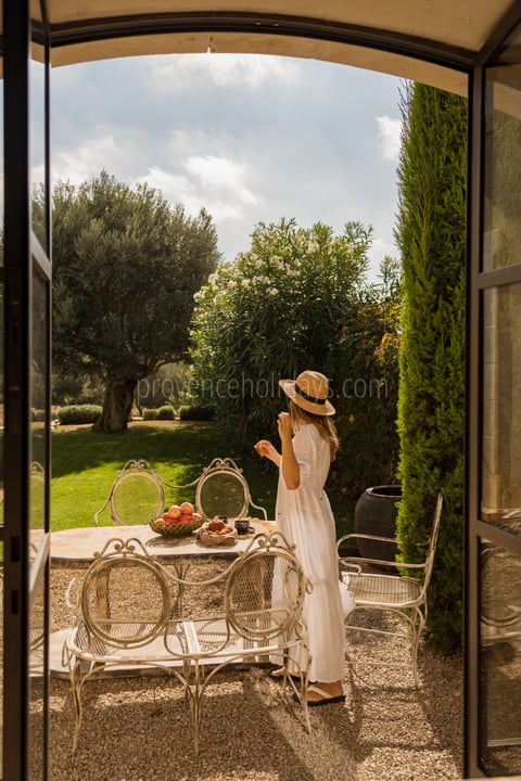 7 - La Bastide de Maussane: Villa: Exterior