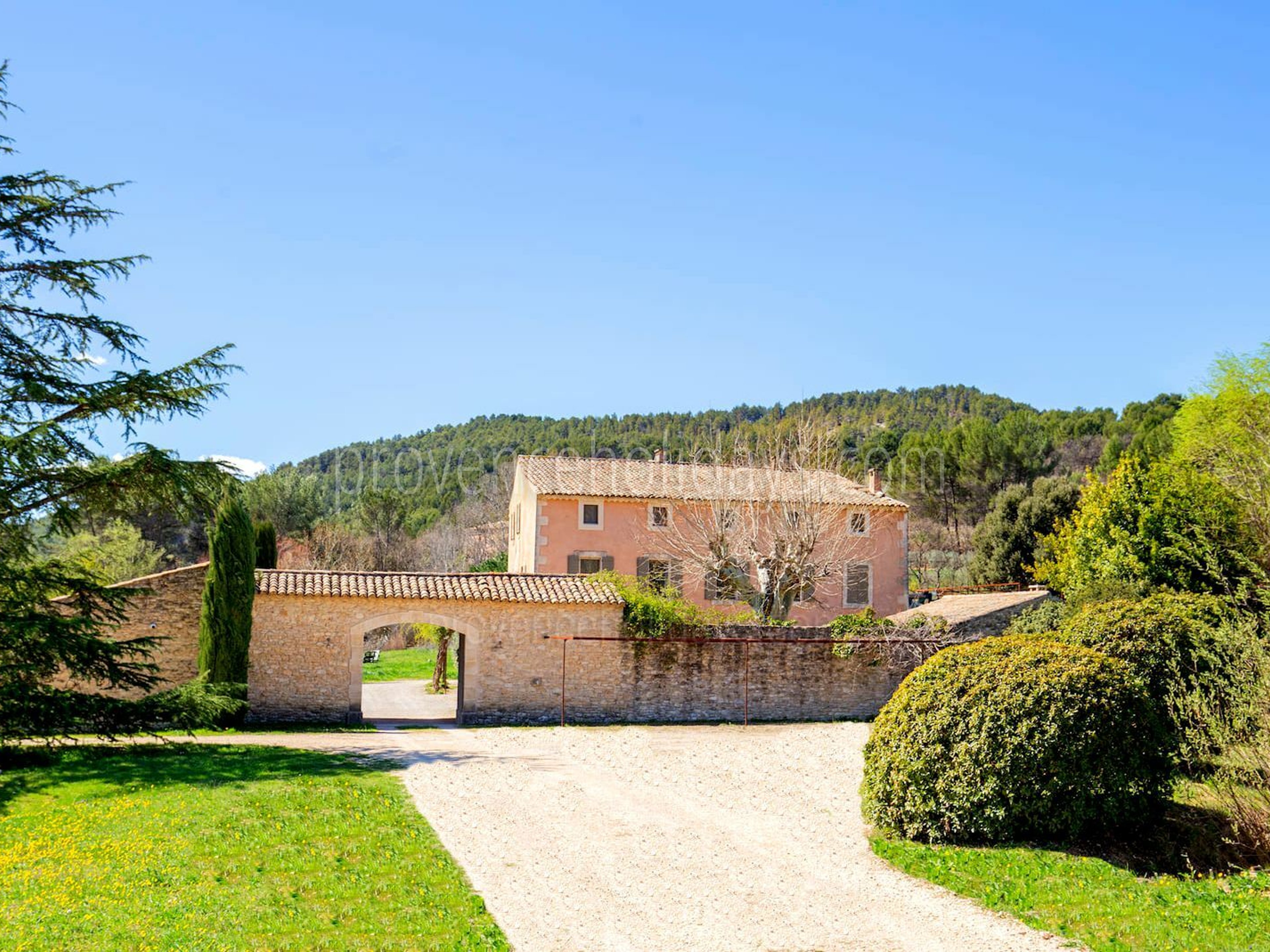 70 - La Bastide des Sources: Villa: Exterior