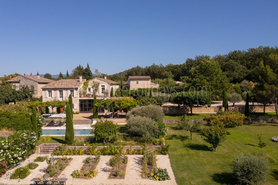 8 - Mas de Saint Véran: Villa: Exterior