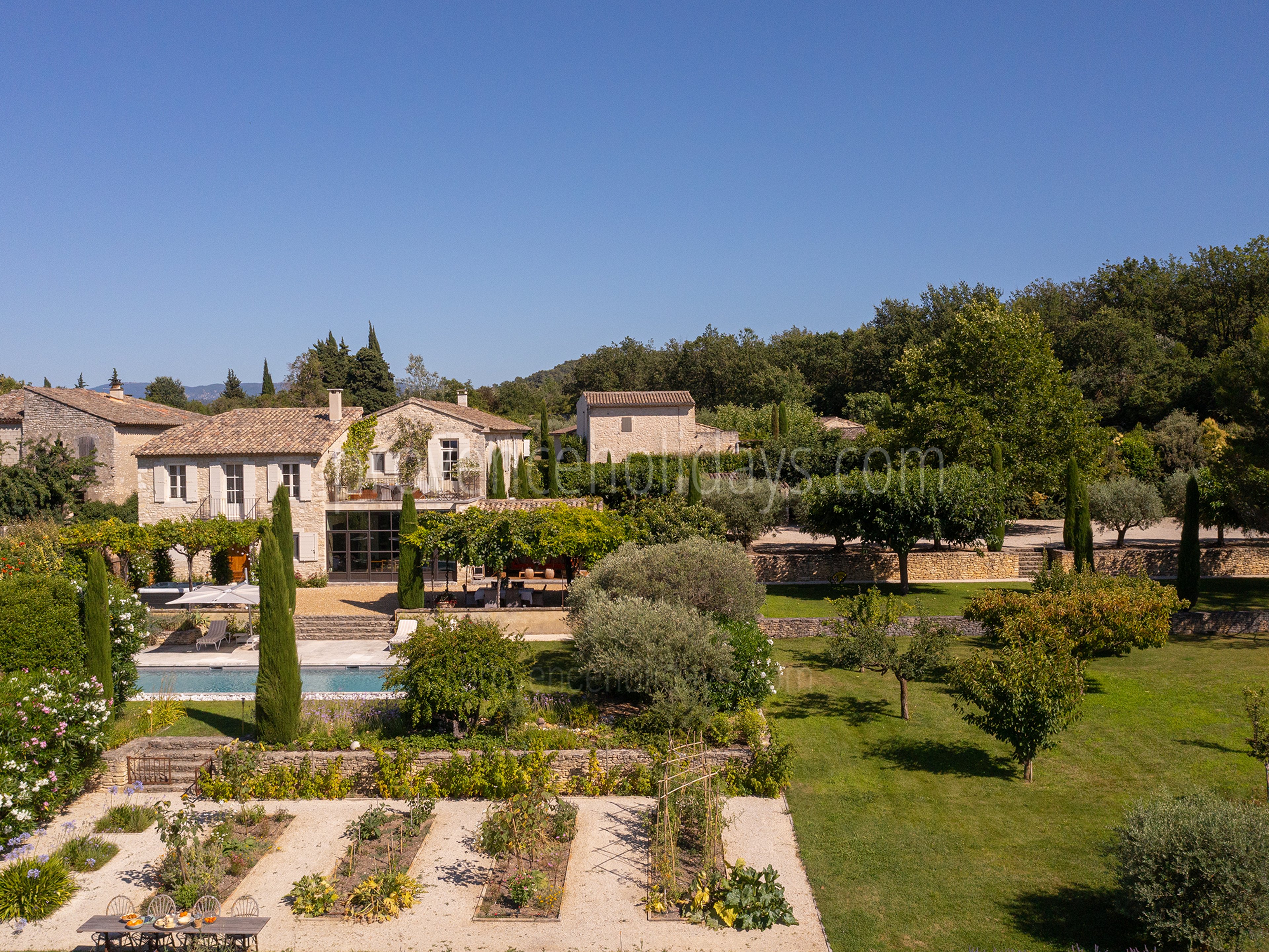 8 - Mas de Saint Véran: Villa: Exterior