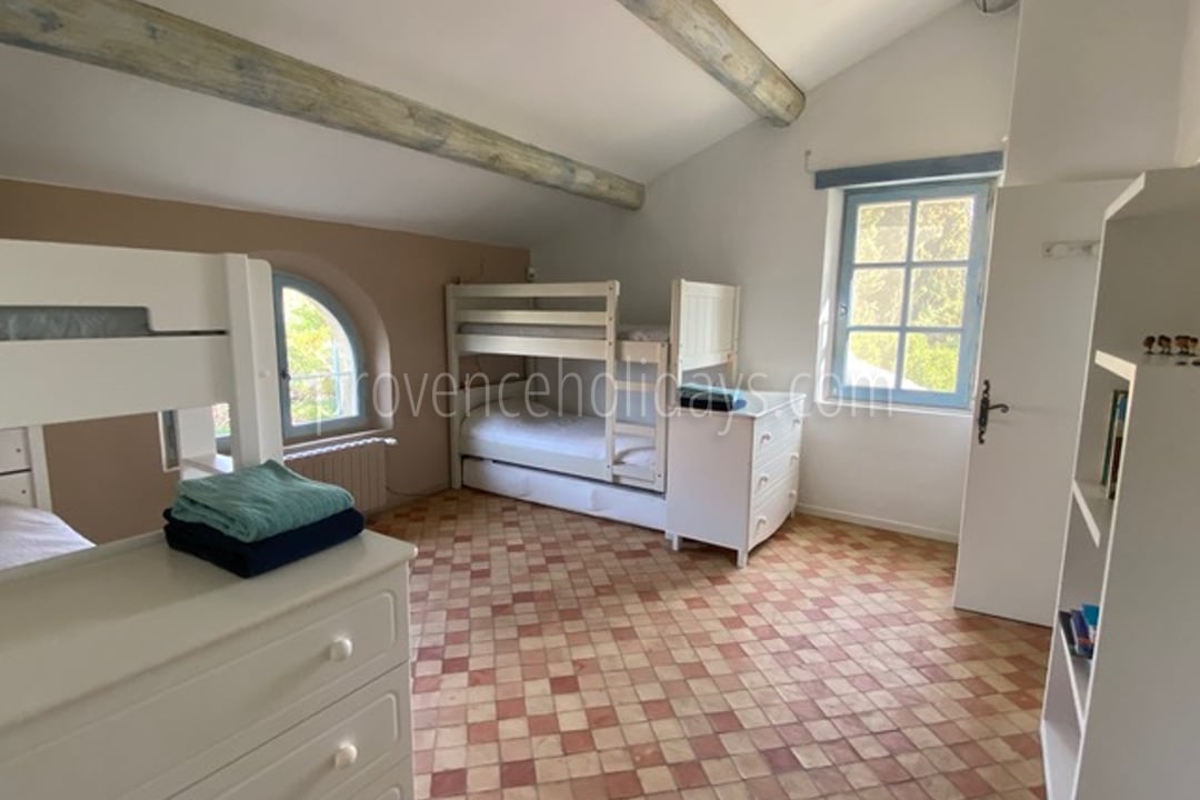 5 - le Refuge Provençal: Villa: Bedroom