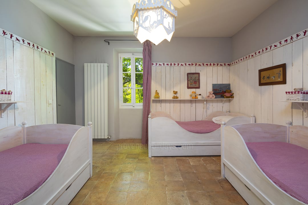 32 - Bastide de l\'Isle: Villa: Bedroom