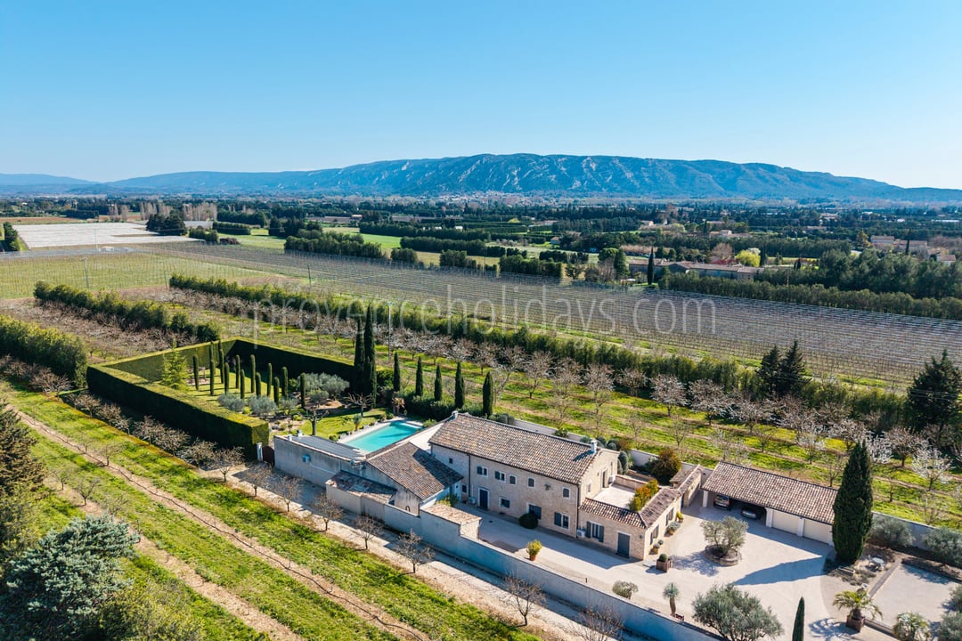 23 - Provençal mas in Robion: Villa: Exterior