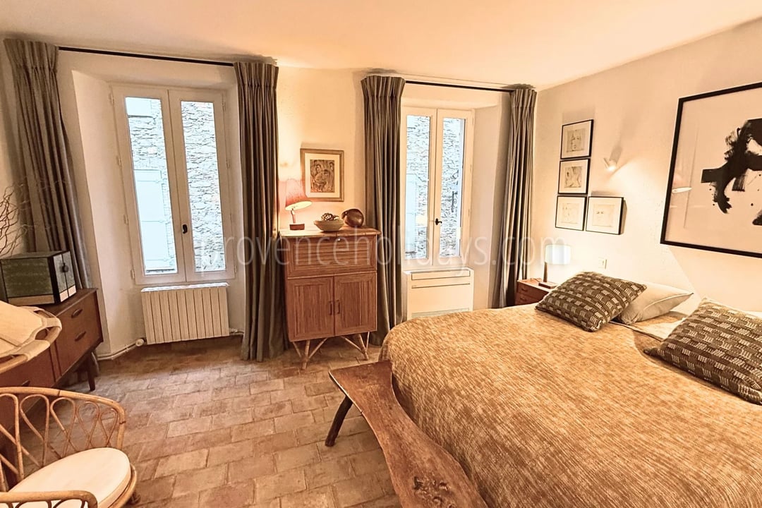 6 - Renovated house in La Garde-Freinet: Villa: Bedroom