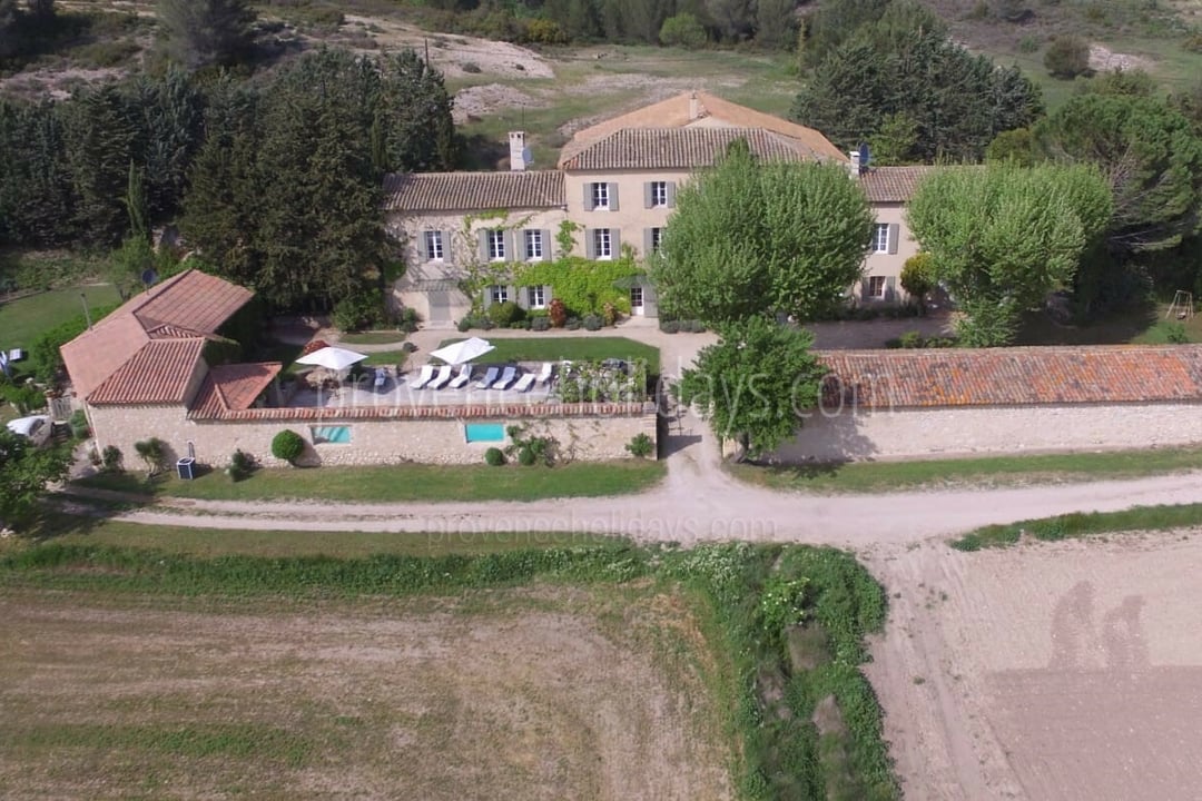 10 - Mas Lambesc: Villa: Exterior