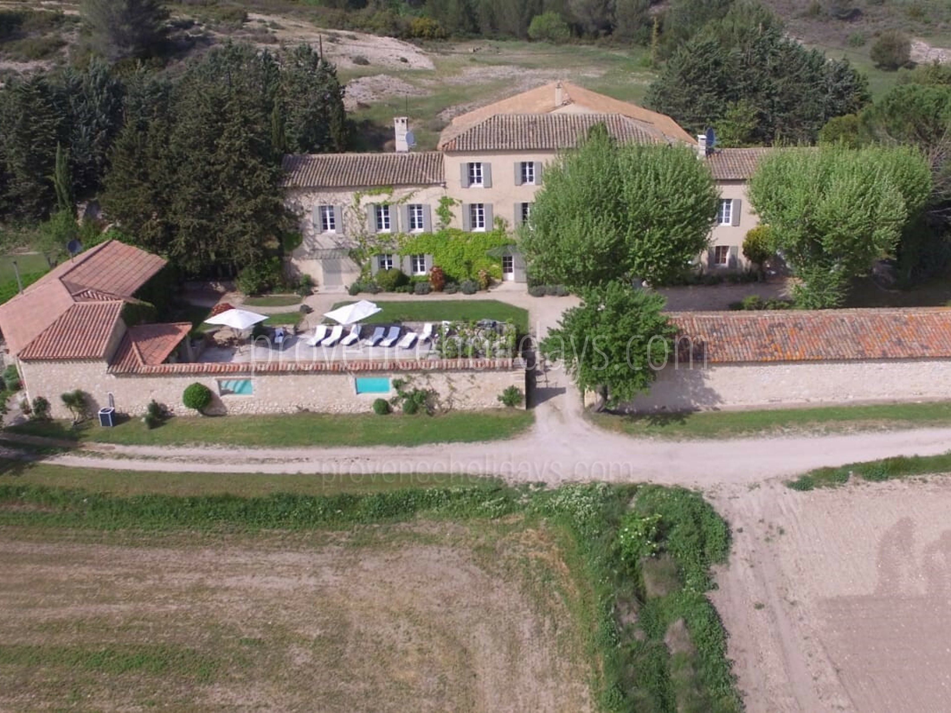 10 - Mas Lambesc: Villa: Exterior