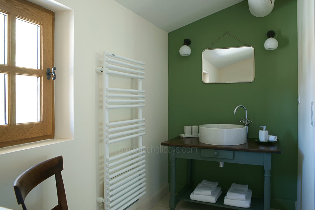 60 - Mas Saint-Rémy: Villa: Bathroom