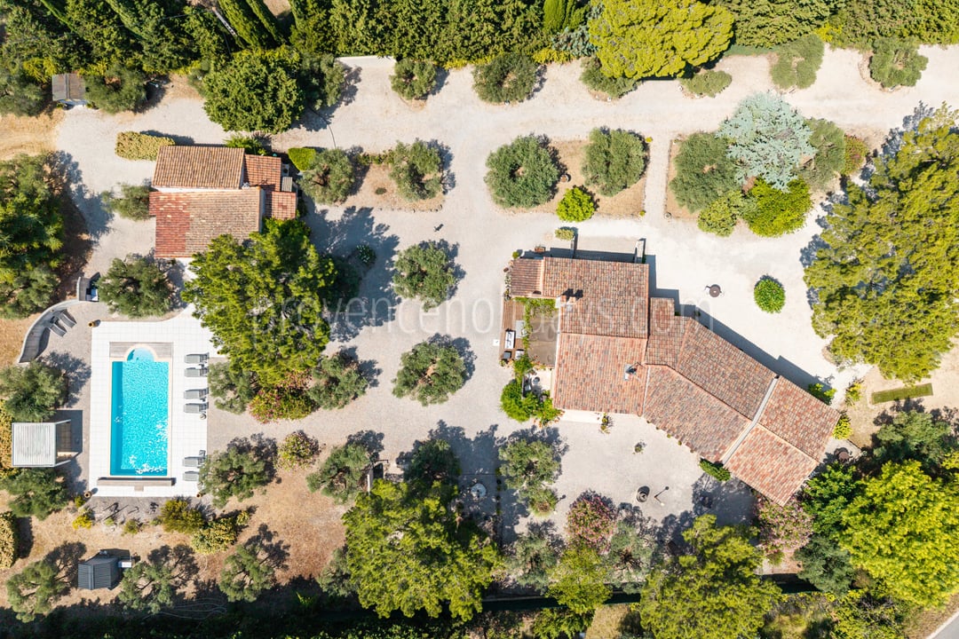17 - Villa with outbuildings in Mouriès: Villa: Exterior