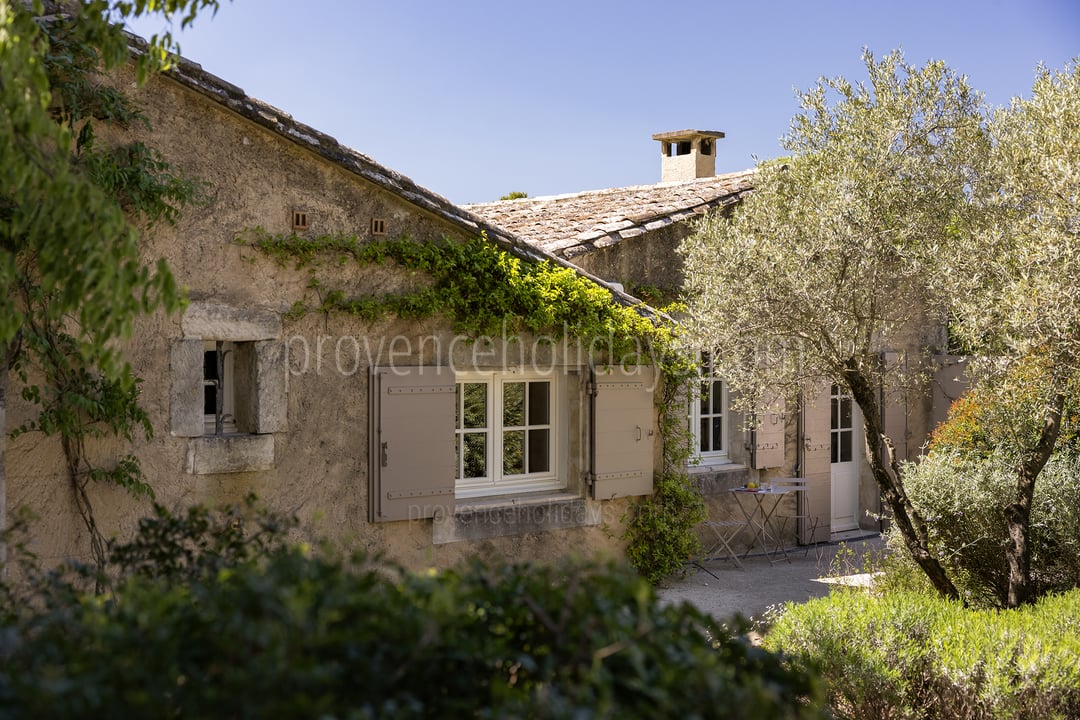 25 - Le Mazet Saint Paul: Villa: Exterior
