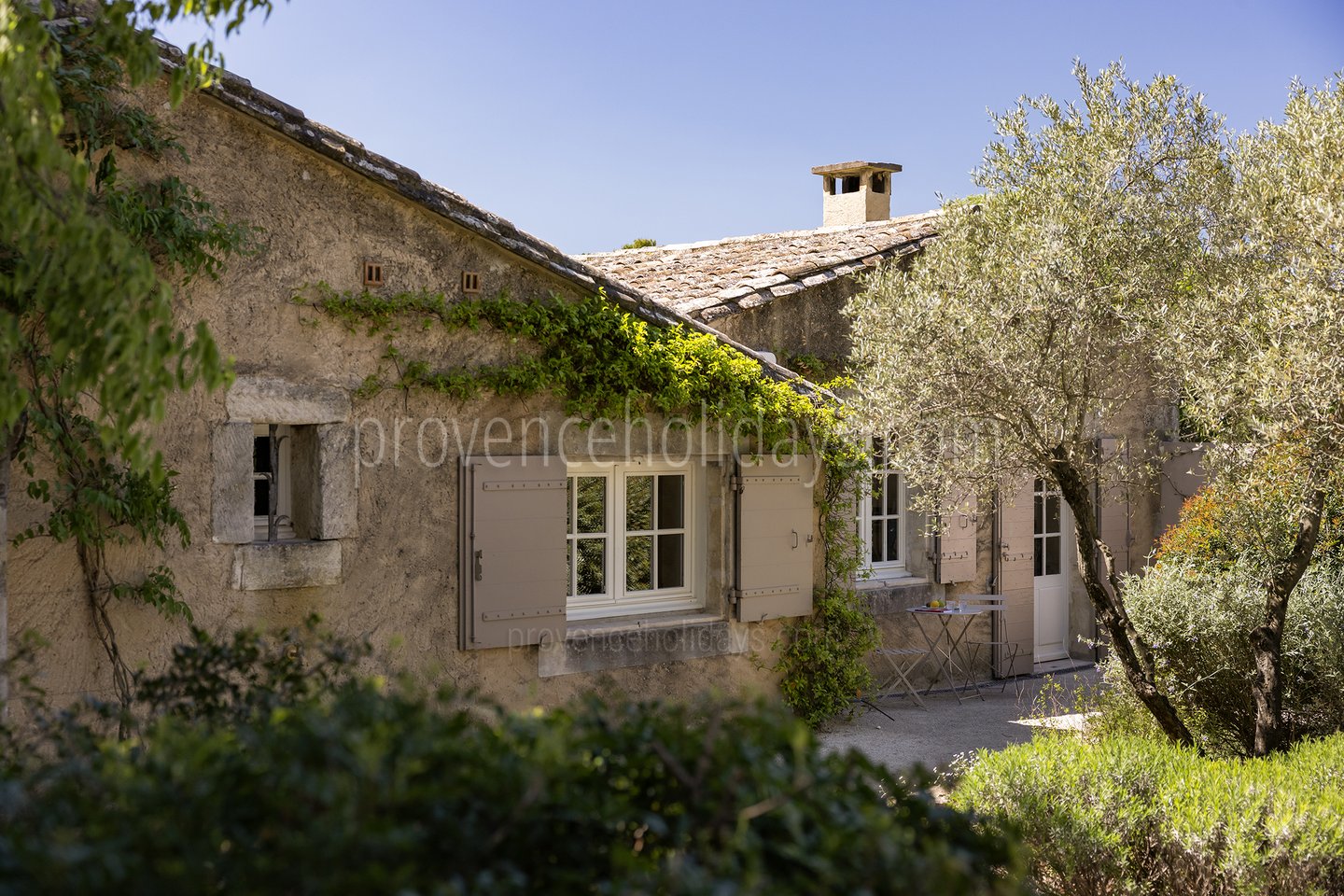 25 - Le Mazet Saint Paul: Villa: Exterior